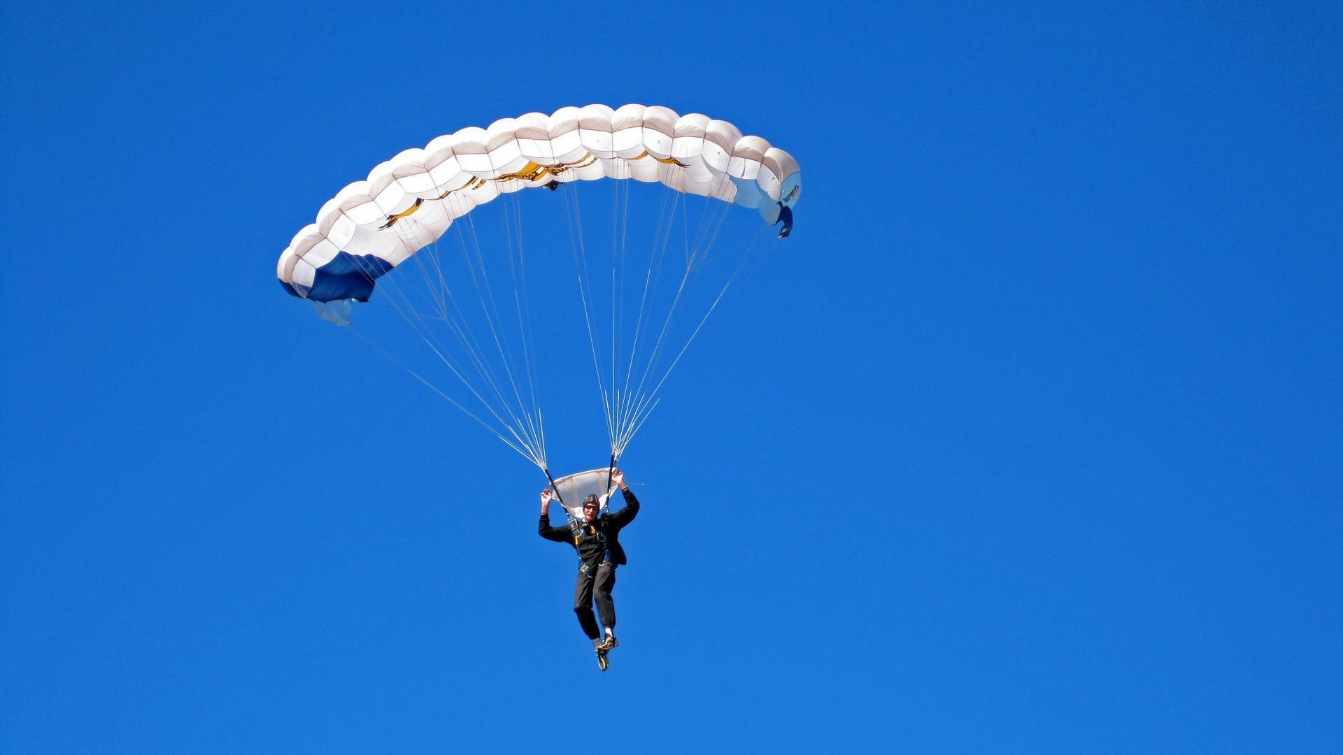 撑杆跳新星闪耀国际赛场 破纪录表现引爆体育界