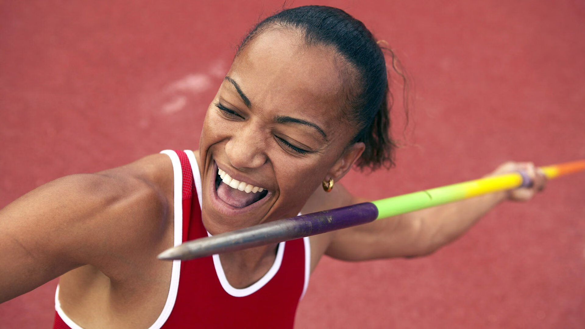 NBA季后赛激战正酣，凯尔特人与掘金展现冠军相，新生代球星崛起引热议